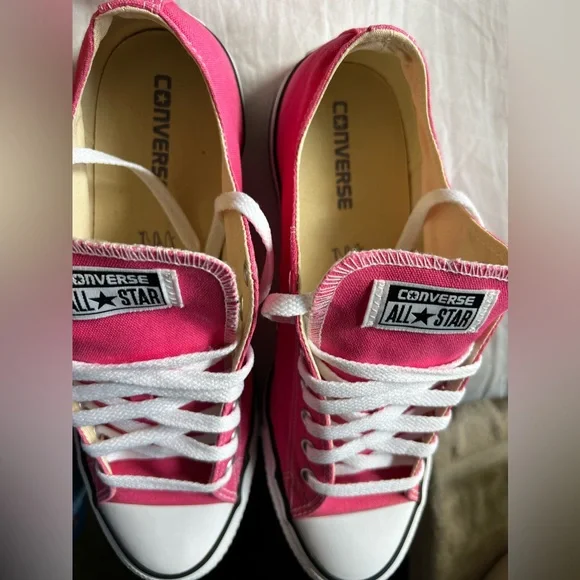 Converse All Star Chuck Taylor Hot Pink 💞Low Top Sneakers Womens 11.5 Mens 9.5 - Picture 1 of 16